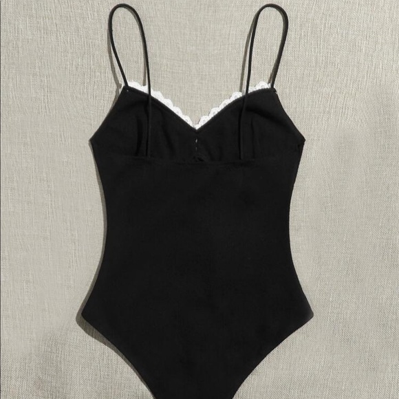 Lace trim bodysuit - Picture 2 of 5